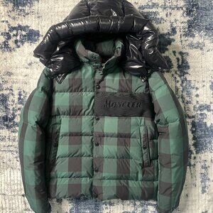 Moncler Aubrac Black & Green Plaid Print Down Jacket Authentic Size 1/Small Mens